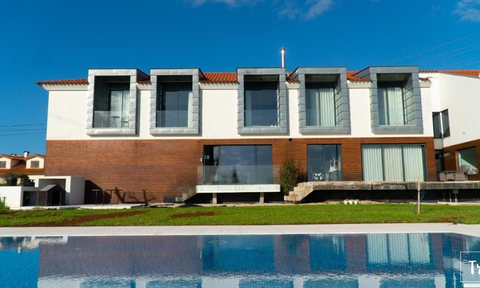 Anadia House | Tranquil Quinta das Donas: Oceanfront Pool & Spa Retreat