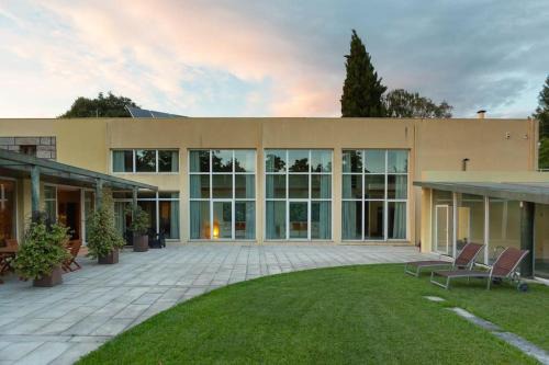 Beijos Villa | Explore Quinta das Gerais: Oceanfront Bliss and Pools