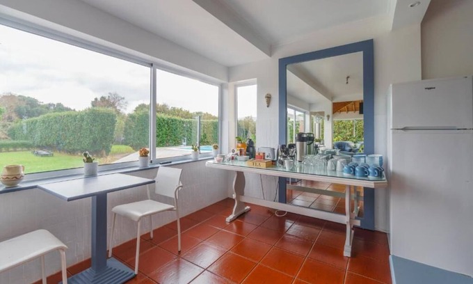 Ponta Delgada Hotel | Explore Quinta Das Hortencias: Family-Friendly Retreat
