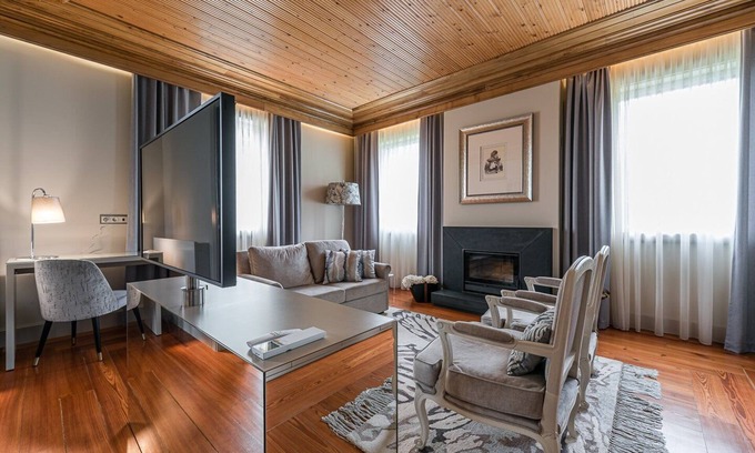 Joane Apartment | Discover Quinta das Pirâmides: Family-Friendly Getaway