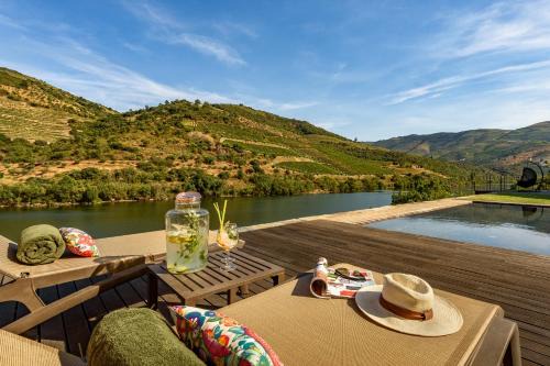 Cotas House | Charming Quinta de Merouço with Oceanfront Pool and Dining