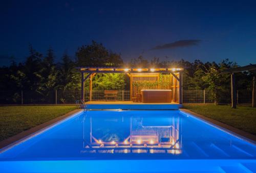 Valenca House | Beachfront Quinta do Caminho: Guest Rated 8.8/10 with Pool