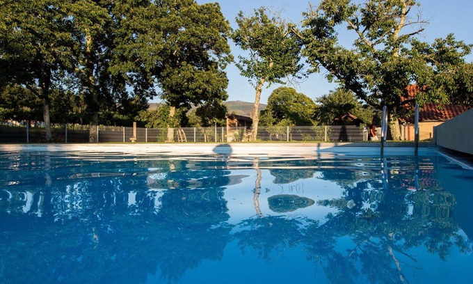 Valenca House | Relax at Quinta do Caminho: Pool, Spa & Family Friendly
