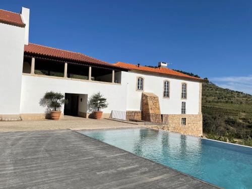 Cimbres Apartment | Discover Quinta do Pinhô: Family-Friendly Pool Retreat