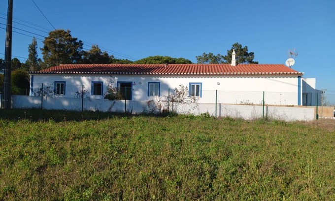 Monte da Vinha House | Pet-Friendly Quinta do Pinhal Novo with Family Amenities