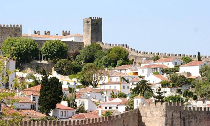 Burinhosa Apartment | Cozy Quinta do Valão: Family-Friendly Two Bedroom Retreat