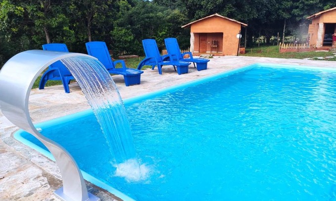 Pirenopolis Cabin | Quinta do Vale: Oceanfront Retreat with Pool & Pet-Friendly