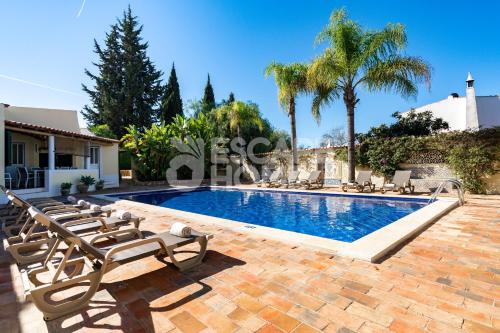 Silves Villa | Idyllic Quinta do Vale Formoso with Pool & Family Amenities
