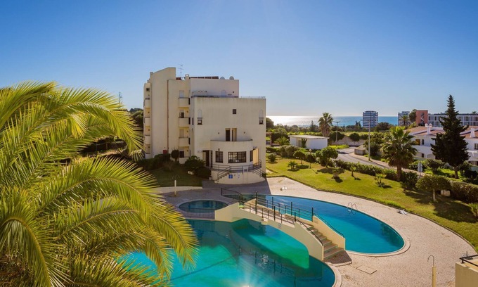 Alvor Apartment | Relaxing Quinta dos Arcos: Pool & Family-Friendly Stay