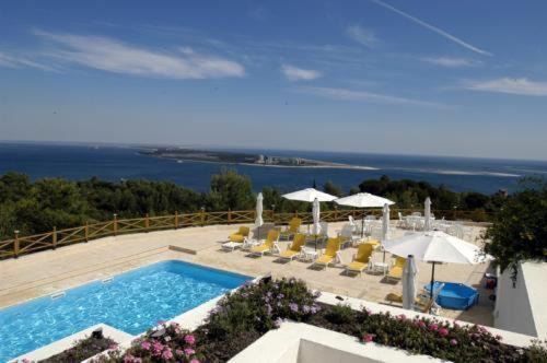 Nossa Senhora da Anunciada House | Relax at Quinta Dos Moinhos De Sao Filipe with Pool Access
