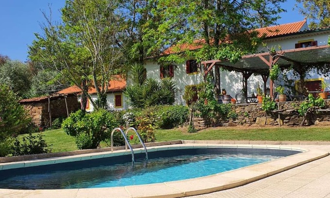 Nossa Senhora do Pranto Apartment | Relaxing Oceanfront Stay at Quinta Flores with Pool Access