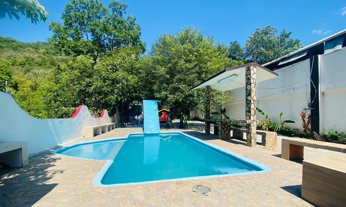 Santiago House | Experience Quinta los Tercos: Minutes from Cola de Caballo