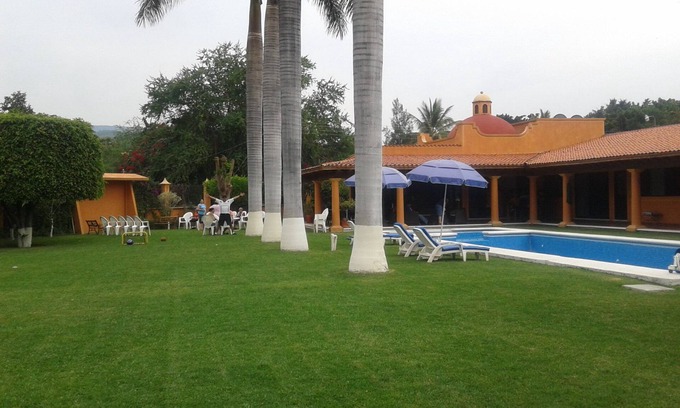 Tlaltizapan House | Discover Quinta Los Tulipanes for Your Next Getaway