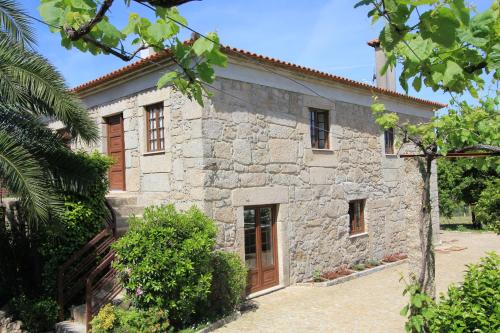 Geraz do Lima House | Pet-Friendly Quinta Miranda: Relax by the Pool with Kids