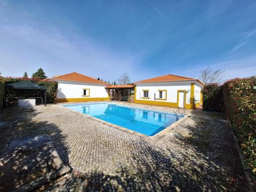 Coruche House | Discover Quinta São José: Family-Friendly Getaway Awaits!