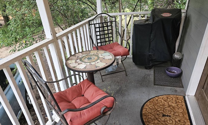 Rosewood House | Quintessential Old Austin Art-Zen House with Bikes!