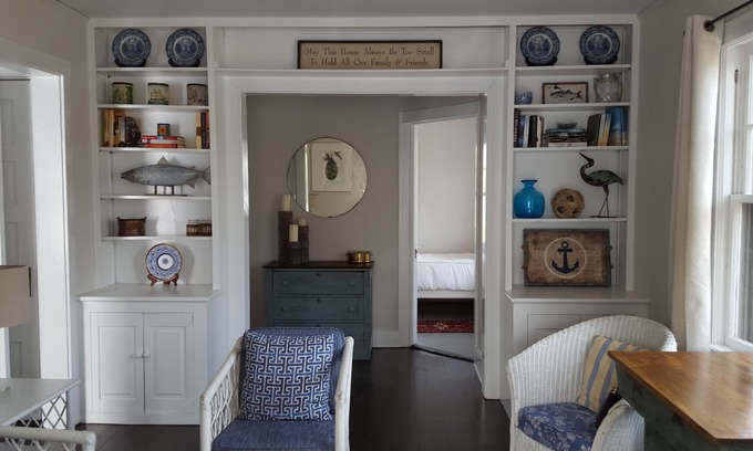 Village of East Hampton Cottage | Idyllic Summer Cottage: Steps to Train, Town & Beaches