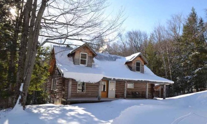 Warren Cabin | Experience a Cozy Vermont Log Cabin in Mad River Valley