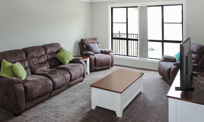 North Tamworth House | Family-Friendly Escape at Quintet 1 157 - Rated 8/10