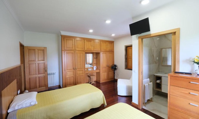 Vila Verde Bed & Breakfast | Discover Quintinha d´Avó: Oceanfront Escape with Pool