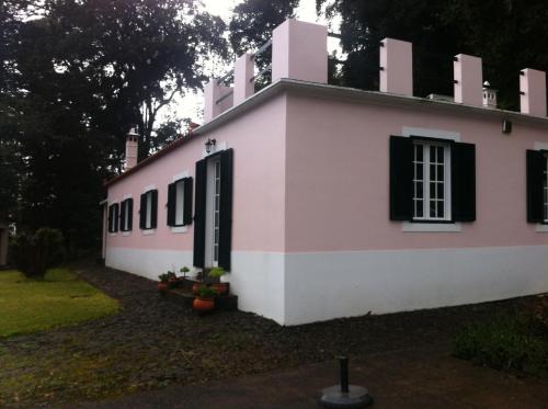 Camacha Villa | Pet-Friendly Retreat: Quintinha de Palmyra - 4 Star, Rated 10/10