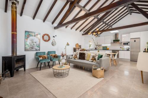 Macas de Dona Maria Villa | Oceanfront Escape at Quinta de Maçãs – Rated 9.5/10