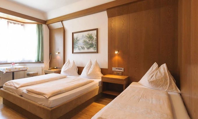 Innsbruck Hotel | Quintuple room with shower, WC - Hotel Tautermann