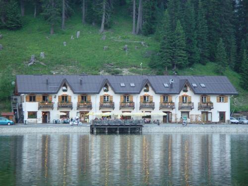 Misurina Hotel | Eco-Friendly Retreat at Quinz - Locanda Al Lago, Rated 9/10