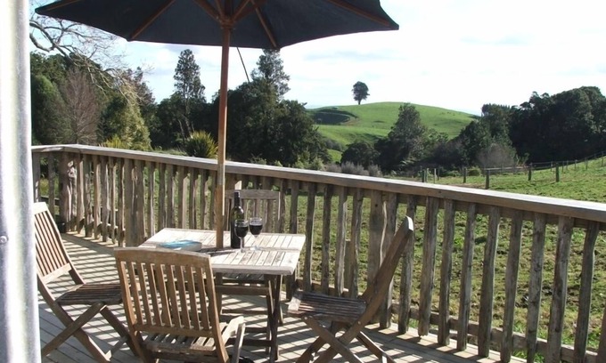 Te Miro Cottage | Unique Converted Woolshed: Guest Rated 9.6 with Spa & Pets