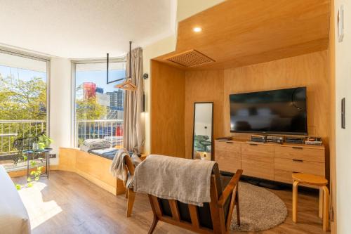 Brisbane Central Business District Apartment | Unique CBD Studio with Pool, Sauna & Inviting Balcony