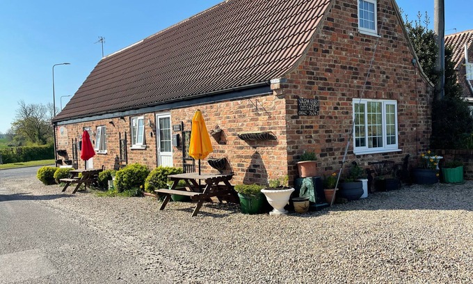 Yarm Cottage | Unique Yarm Cottage for 8 with Kitchen & Spa Amenities