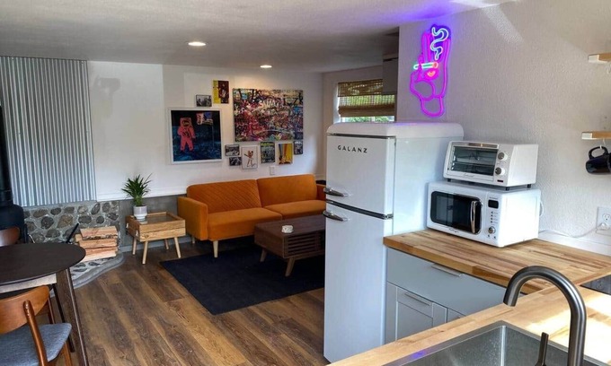 Freshwater Apartment | Quirky Farm Apartment - with Green Acres to Wander