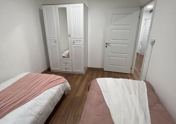 Basaksehir Apartment | Tranquil Villa Escape with Child-Friendly Amenities