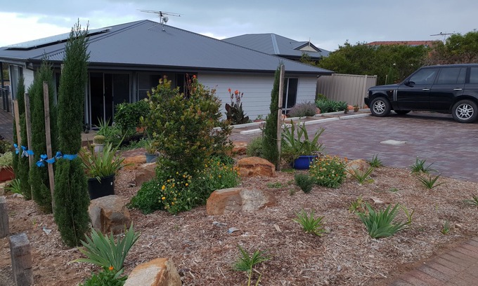 Penneshaw House | Serene Harbour Village: Steps to Beach and Attractions