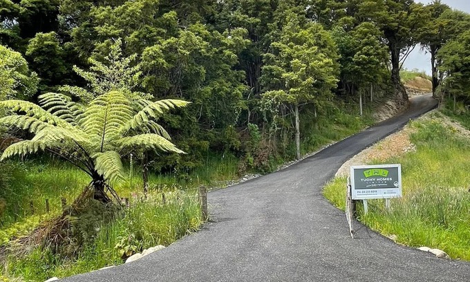 Tararua Forest Park House | Private Retreat Steps from Cafes, Beach & River