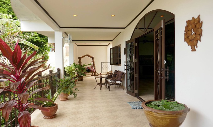 Ko Lanta Apartment | Serene Sea View Apartment in Villa Verde with Breakfast