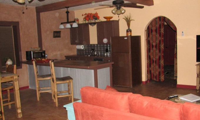 Granbury House | Secluded Private Cabin with Spa and Family-Friendly Amenities