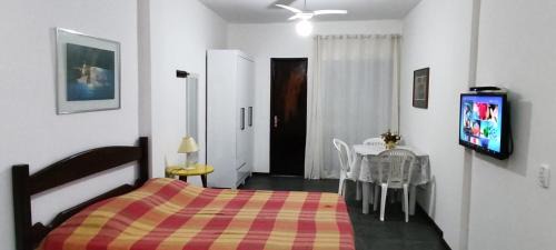 Centro Apartment | Central Quitinete Steps from the Beach, Rated 9.4/10