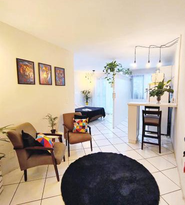 Sagrada Familia Apartment | Cozy Studio Serena for Two - Family-Friendly Retreat