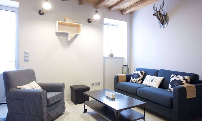 Bourg-de-Thizy Cottage | Top-Rated Quito Stay at Château de LaForest with Breakfast