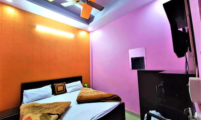 Ghaziabad Hotel | Convenient Quizz Hotel: Steps from Ghaziabad Railway Station