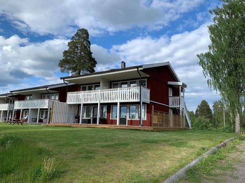 Idkerberget House | Rämsbyns fritidsby: Family-Friendly Retreat with Ocean Views