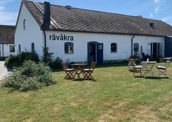 Hammenhog Bed & Breakfast | Experience Comfort at Rävåkra Bed & Breakfast - 9/10 Rated