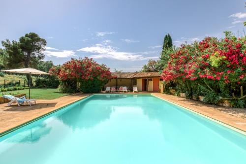 Fourques House | Experience Comfort at Réattu: Pet-Friendly with Pool