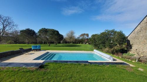 Kervignac House | Cozy Gîte with Private Pool in Kervignac for Families