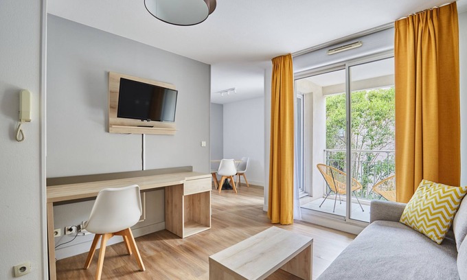 Aix-en-Provence Condo | Modern Appart with Free Wi-Fi and Spa Amenities