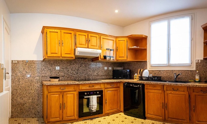 Villeneuve-Saint-Georges Apartment | Family-Friendly Stay at Résidence Hélios