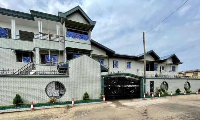 Bonaberi Apartment | Top-Rated Résidence 2JGE: Ideal for Family Getaways