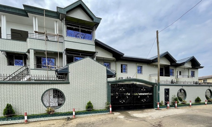 Bonaberi Apartment | Cozy Résidence 2JGE Studio for Family-Friendly Getaways