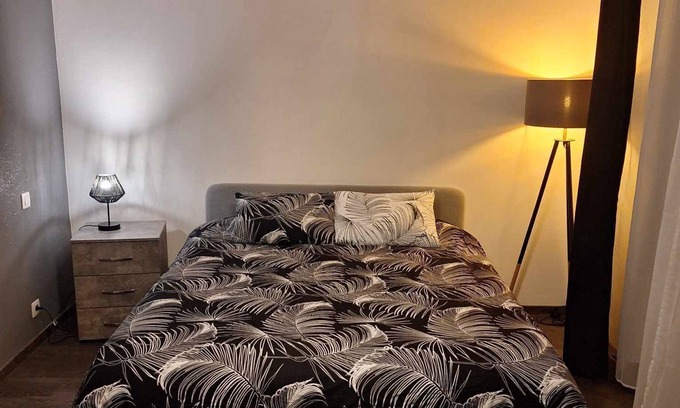 Huy Apartment | Relax at Résidence Angelo: Spa and Hot Tub Retreat